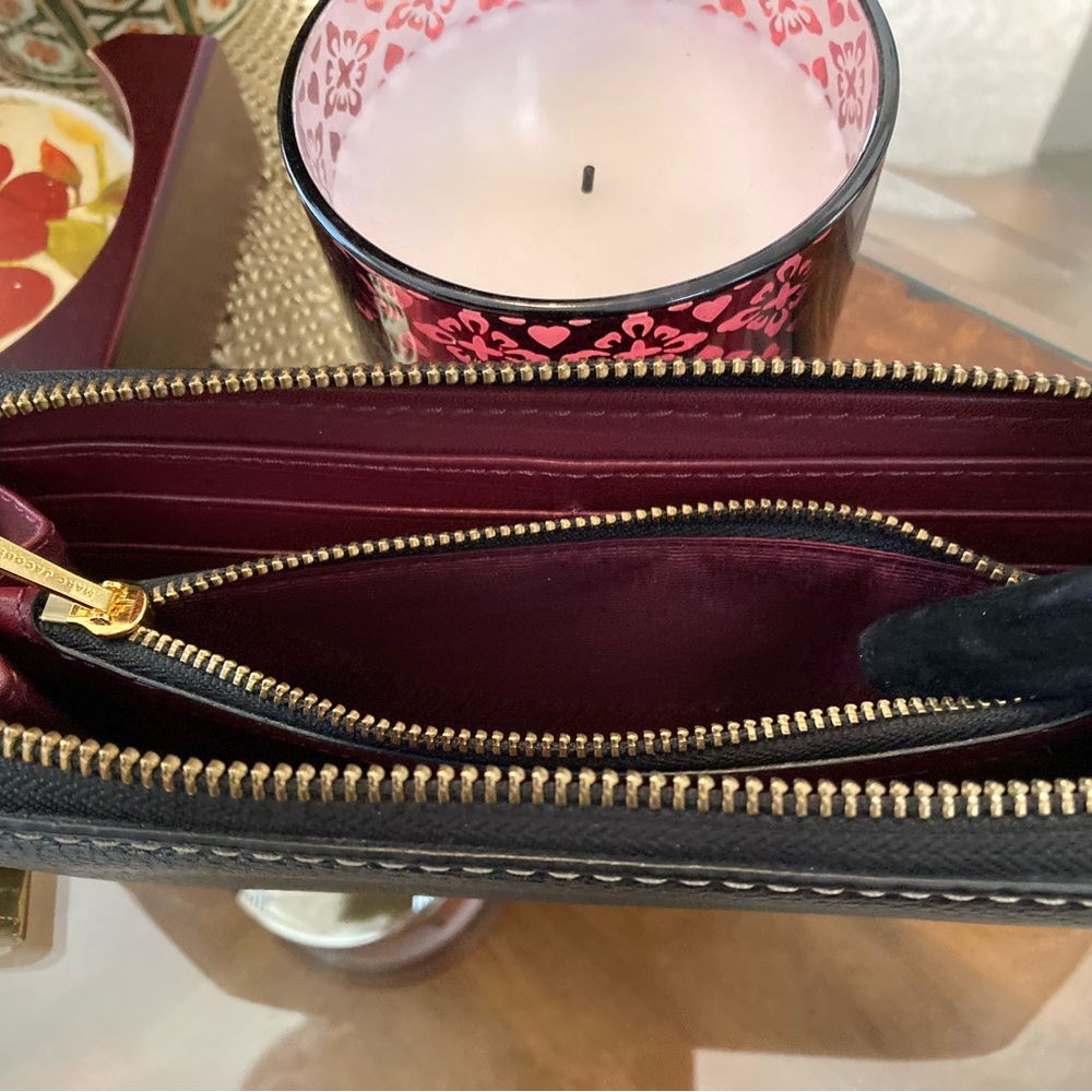 Pre-Loved Marc Jacobs Black Pebbled Leather Zip Around Wallet - Picture 5 of 5